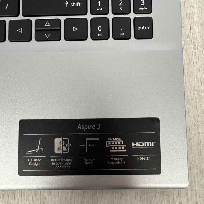 Ультрабук Acer Aspire 3 A315-59 / 15.6" (1920x1080) IPS / Intel Core i5-1235U (10 (12) ядер по 1.3 - 4.4 GHz) / 8 GB DDR4 / 256 GB SSD / Intel Iris Xe / WebCam б/в - зображення 3