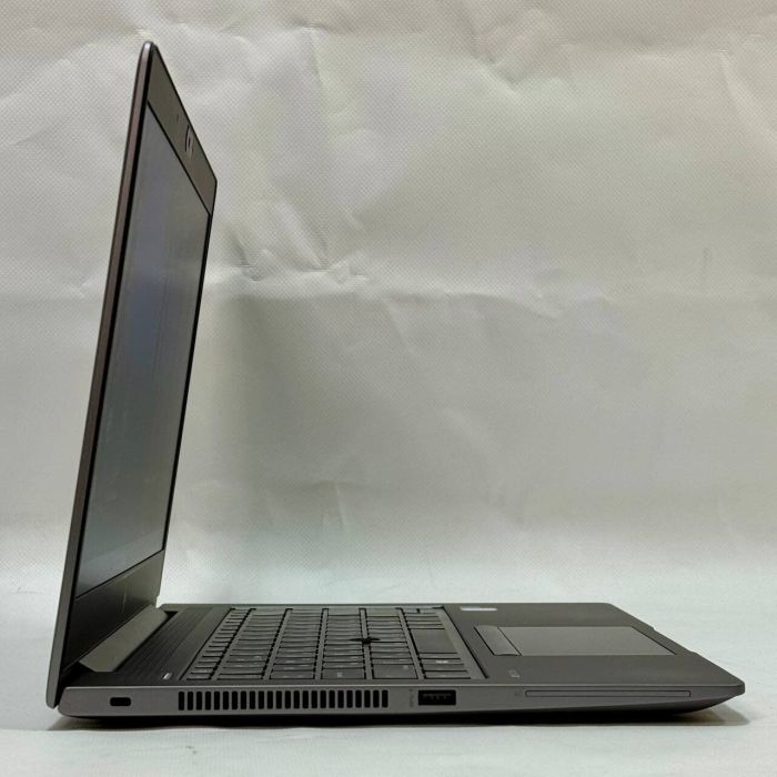 Мобільна робоча станція Б-клас HP ZBook 14u G5 / 14" (1920x1080) IPS / Intel Core i5-8250U (4 (8) ядра по 1.6 - 3.4 GHz) / 16 GB DDR4 / 256 GB SSD / Radeon Pro WX 3100, 2 GB GDDR5, 128-bit / WebCam / Windows 10 Pro б/в - зображення 4