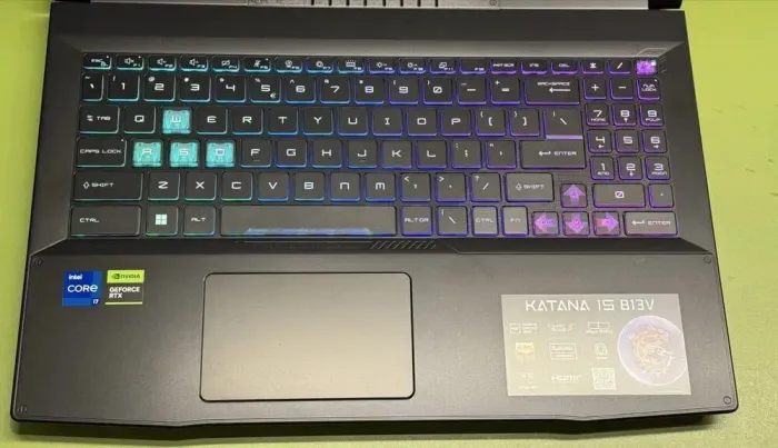 Ігровий ноутбук MSI Katana 15 B13V / 15.6" (1920x1080) IPS / Intel Core i7-13620H (10 (16) ядер по 3.6 - 4.9 GHz) / 16 GB DDR5 / 1000 GB SSD / nVidia GeForce RTX 4070, 8 GB GDDR6, 128-bit / WebCam / HDMI б/в - зображення 3