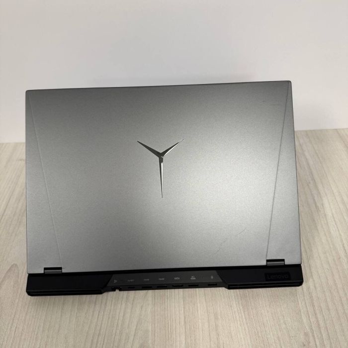Ігровий ноутбук Б-класу Lenovo Legion 5 Pro 16ITH6H / 16" (2560x1600) IPS / Intel Core i9-11950H (8 (16) ядер по 2.1 - 5.0 GHz) / 16 GB DDR4 / 512 GB SSD NVMe / nVidia GeForce RTX 3070, 8 GB GDDR6, 256-bit / WebCam б/в - зображення 3