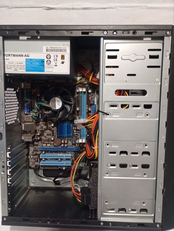 ПК Б-клас GameMax Tower / Intel Core 2 Quad Q8300 (4 ядра по 2.5 GHz) / 8 GB DDR3 / 250 GB HDD / Intel HD GMA X4500 / 400W б/в - изображение 5