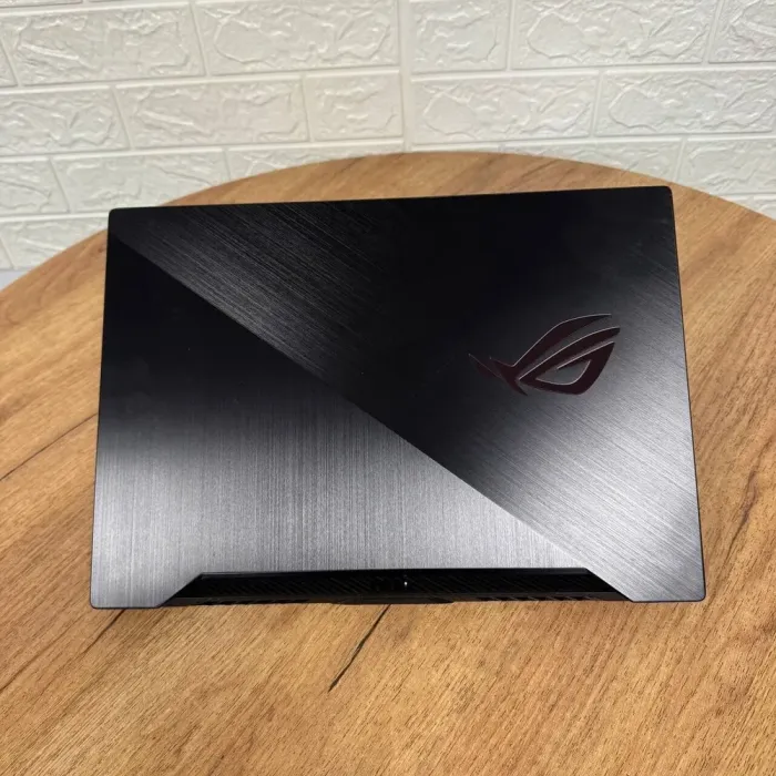 Ігровий ноутбук Asus ROG Zephyrus GA502DU / 15.6" (1920x1080) IPS / AMD Ryzen 7 3750H (4 (8) ядра по 2.3 - 4.0 GHz) / 16 GB DDR4 / 512 GB SSD NVMe / nVidia GeForce GTX 1660 Ti Max-Q, 6 GB GDDR6, 192-bit б/в - зображення 3