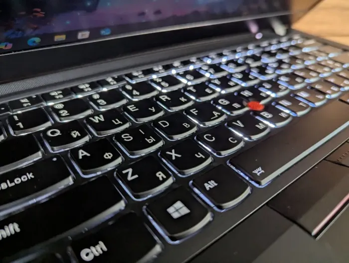 Мобільна робоча станція Lenovo ThinkPad P14s Gen 1 / 14" (1920x1080) IPS / Intel Core i7-10510U (4 (8) ядра по 1.8 - 4.9 GHz) / 16 GB DDR4 / 512 GB SSD / nVidia Quadro P520, 2 GB GDDR5, 64-bit / WebCam / TouchID / Windows 10 б/в - зображення 6