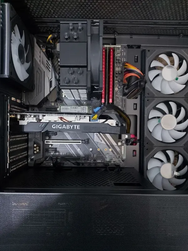 Ігровий ПК GTL Gaming Universe Black Tower / Intel Core i5-9500 (6 ядер по 3,0 - 4,4 ГГц) / 24 ГБ DDR4 / 256 ГБ SSD M.2 + 480 ГБ SSD + 500 ГБ HDD / nVidia GeForce GTX 1650 Super, 4 ГБ GDDR6, 128-біт / 530 Вт б/в - зображення 5