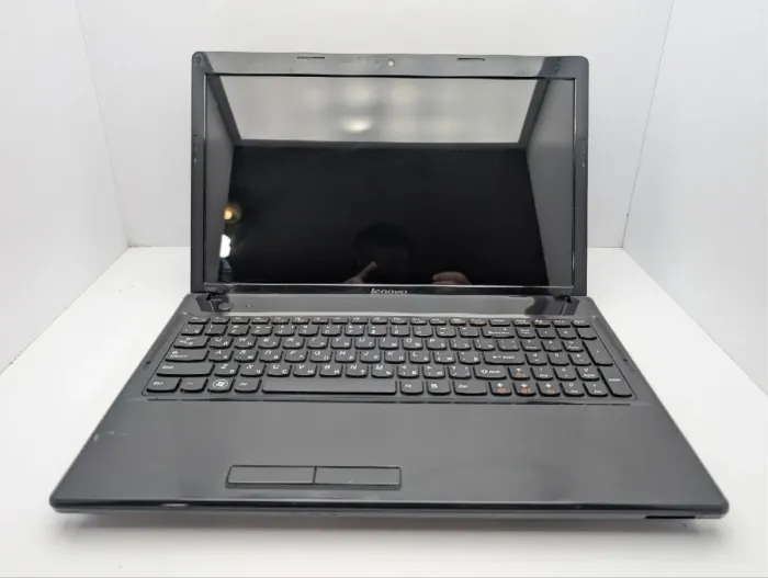 Ноутбук Lenovo IdeaPad G585 / 15.6" (1366x768) TN / AMD E1-1200 (2 ядра по 1.4 GHz) / 6 GB DDR3 / 120 GB SSD / AMD Radeon HD 7310 Graphics / WebCam / DVD-ROM б/в - зображення 3