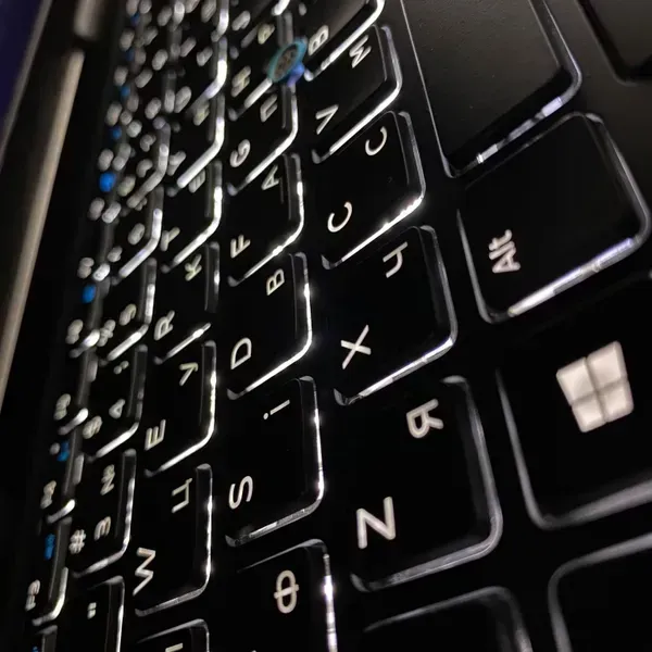 Мобільна робоча станція Dell Precision 7710 / 17.3" (1920x1080) IPS / Intel Core i7-6820HQ (4 (8) ядра по 2.7 - 3.6 GHz) / 16 GB DDR4 / 512 GB SSD / nVidia Quadro M4000M, 4 GB GDDR5, 256-bit / HDMI / WebCam б/в - зображення 6