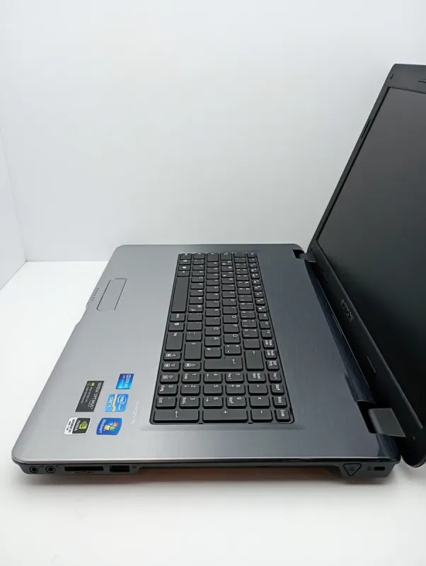Ноутбук Medion Akoya P7624 / 17.3" (1600x900) TN / Intel Core i5-2450M (2 (4) ядра по 2.5 - 3.1 GHz) / 8 GB DDR3 / 64 GB SSD + 320 GB HDD / nVidia GeForce GT 630M, 1 GB DDR3, 128-bit / WebCam б/в - зображення 8
