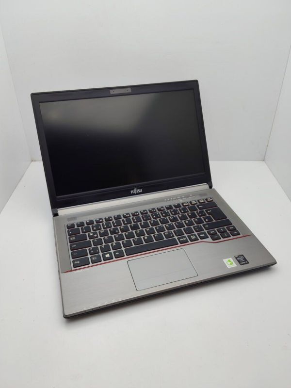 Ноутбук Fujitsu LifeBook E744 / 14" (1600x900) TN / Intel Core i5-4300M (2 (4) ядра по 2.6 - 3.3 GHz) / 8 GB DDR3 / 120 GB SSD / Intel HD Graphics 4600 б/в - зображення 4