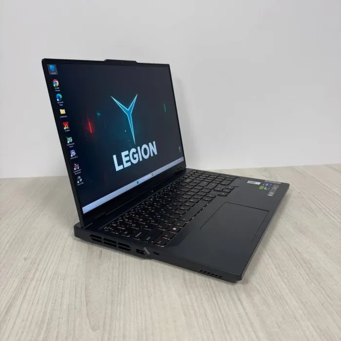 Ігровий ноутбук Б-класу Lenovo Legion Pro 5 16IRX8 / 16" (2560x1600) IPS / Intel Core i9-13900HX (24 (32) ядра по 2,2 - 5,4 ГГц) / 32 ГБ DDR5 / 1000 ГБ SSD NVMe / nVidia GeForce RTX 4070, 8 ГБ GDDR6, 128-біт / WebCam б/в - зображення 4