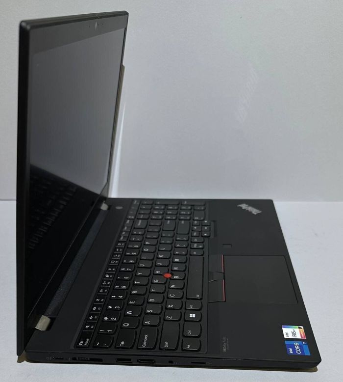 Ультрабук Lenovo ThinkPad T15 Gen 2 / 15.6" (1920x1080) IPS / Intel Core i7-1165G7 (4 (8) ядра по 2.8 - 4.7 GHz) / 16 GB DDR4 / 256 GB SSD / Intel Iris Xe Graphics / WebCam / Win 11 Pro б/в - зображення 3