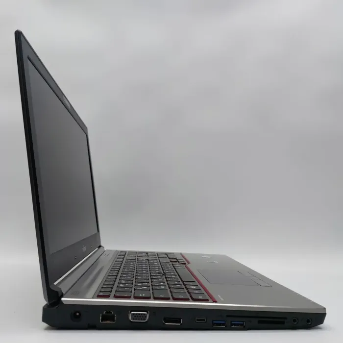 Мобільна робоча станція Fujitsu Celsius H760 / 15.6" (1920x1080) IPS / Intel Core i5-6440HQ (4 ядра по 2,6 - 3,5 ГГц) / 32 ГБ DDR4 / 512 ГБ SSD / nVidia Quadro M600M, 2 ГБ GDDR5, 128-біт / WebCam б/в - зображення 4