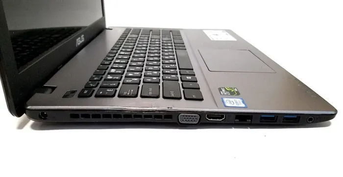 Ігровий ноутбук Б-клас Asus X550VX / 15.6" (1366x768) TN / Intel Core i7-7700HQ (4 (8) ядра по 2.8 - 3.8 GHz) / 24 GB DDR4 / 256 GB SSD M.2 / nVidia GeForce GTX 950M, 2 GB GDDR5, 128-bit / WebCam / HDMI / Win 10 Home б/в - зображення 3