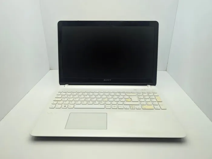 Ноутбук Sony SVF152C29M / 15.6" (1366x768) TN / Intel Pentium 2117U (2 ядра по 1.8 GHz) / 6 GB DDR3 / 320 GB HDD / Intel HD Graphics 2500 / WebCam б/в - зображення 2