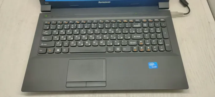 Ноутбук Lenovo B590 / 15.6" (1366x768) TN / Intel Celeron 1000M (2 ядра по 1.8 GHz) / 4 GB DDR3 / 120 GB SSD / nVidia GeForce GT 720M, 1 GB DDR3, 64-bit / WebCam / Без АКБ б/в - зображення 3