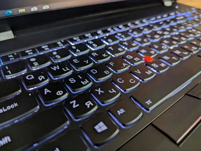 Мобільна робоча станція Lenovo ThinkPad P15s Gen1 / 15.6" (1920x1080) IPS / Intel Core i7-10510U (4 (8) ядра по 1.8 - 4.9 GHz) / 16 GB DDR4 / 480 GB SSD / nVidia Quadro P520, 2 GB GDDR5, 64-bit / WebCam / TouchID / Windows 10 б/в - зображення 6