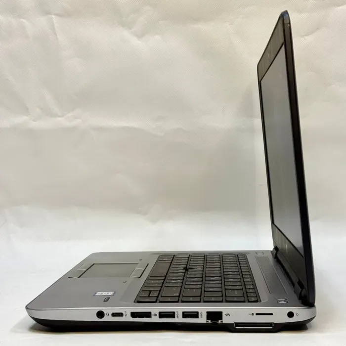 Ноутбук HP ProBook 640 G3 / 14" (1366x768) TN / Intel Core i5-7200U (2 (4) ядра по 2.5 - 3.1 GHz) / 8 GB DDR4 / 240 GB SSD / Intel HD Graphics 620 / WebCam / Windows 10 Pro б/в - зображення 5