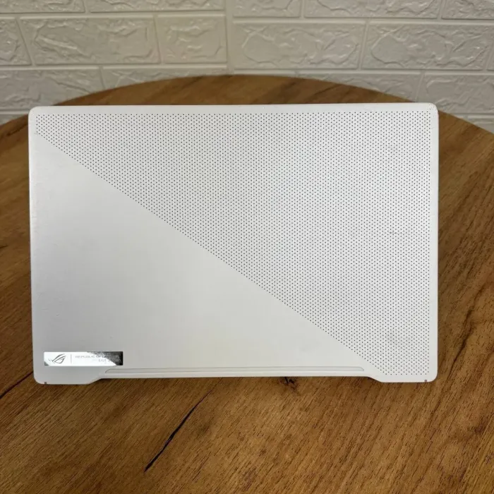 Ігровий ультрабук Б-клас Asus ROG Zephyrus G14 GA401IV / 14" (1920x1080) IPS / AMD Ryzen 9 4900HS (8 (16) ядер по 3.0 - 4.3 GHz) / 16 GB DDR4 / 1000 GB SSD NVMe / nVidia GeForce RTX 2060 Max-Q, 6 GB GDDR6, 192-bit б/в - зображення 3