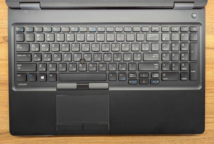 Ноутбук Dell Latitude 5580 / 15.6" (1920x1080) IPS / Intel Core i5-7300U (2 (4) ядра по 2.6 - 3.5 GHz) / 8 GB DDR4 / 240 GB SSD / Intel HD Graphics 620 / WebCam / HDMI / Windows 10 б/в - зображення 3