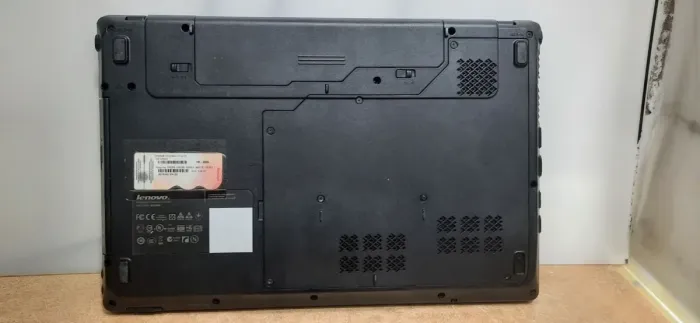 Ноутбук Б-клас Lenovo G560e / 15.6" (1366x768) TN / Intel Celeron T3500 (2 ядра по 2.1 GHz) / 4 GB DDR3 / 120 GB SSD / Intel GMA 4500MHD Graphics / WebCam б/в - зображення 8