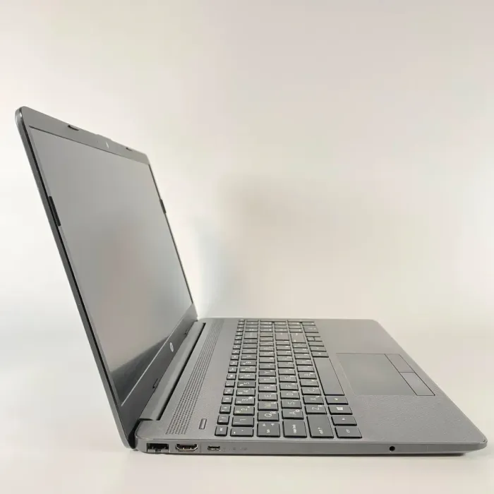 Ноутбук HP 255 G8 / 15.6" (1920x1080) IPS / AMD Ryzen 5 5500U (6 (12) ядер по 2.1 - 4.0 GHz) / 16 GB DDR4 / 240 GB SSD / AMD Radeon Graphics 448SP / WebCam б/в - зображення 4