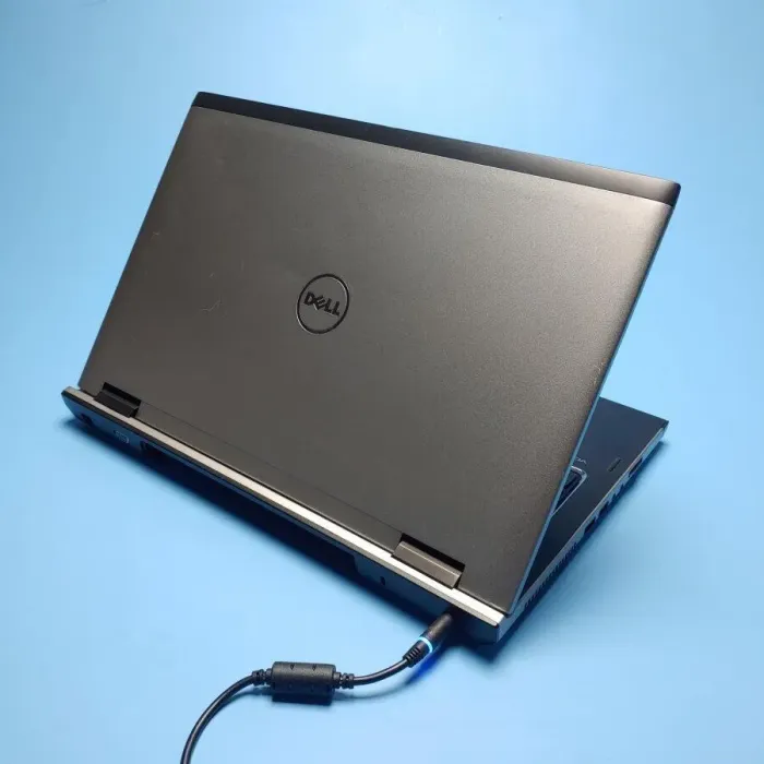 Ноутбук Б-клас Dell Vostro 3750 / 17.3" (1600x900) TN / Intel Core i3-2330M (2 (4) ядра по 2.2 GHz) / 4 GB DDR3 / 256 GB SSD / Intel HD Graphics 3000 / WebCam / DVD-ROM / Win 10 Pro б/в - зображення 3