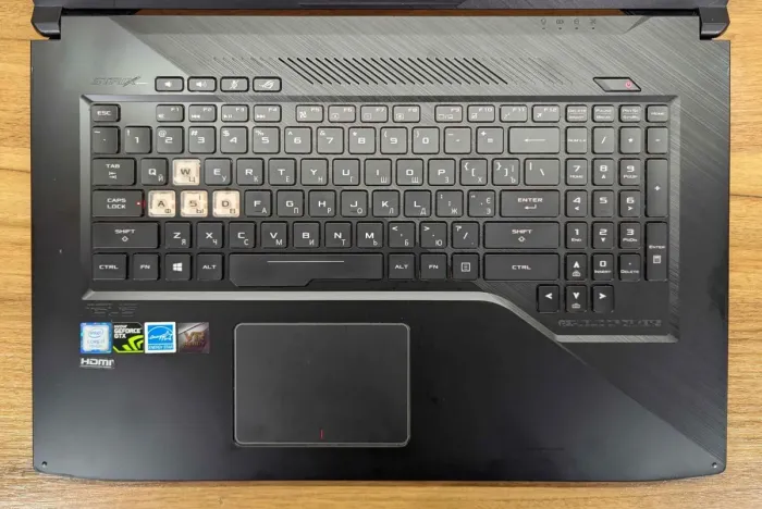 Ігровий ноутбук Asus Strix GL703VM / 17,3" (1920x1080) IPS / Intel Core i7-7700HQ (4 (8) ядра по 2,8 - 3,8 ГГц) / 16 ГБ DDR4 / 512 ГБ SSD / nVidia GeForce GTX 1060, 6 ГБ GDDR5, 192-біт / Веб-камера / Windows 10 б/в - зображення 3