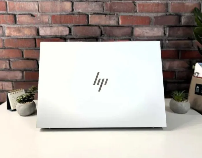 Ультрабук HP EliteBook 865 G9 / 16" (1920x1200) IPS / AMD Ryzen 5 PRO 6650U (6 (12) ядер по 2.9 - 4.5 GHz) / 16 GB DDR4 / 256 GB SSD M.2 / AMD Radeon 660M Graphics / WebCam / Win 11 Pro б/в - зображення 8