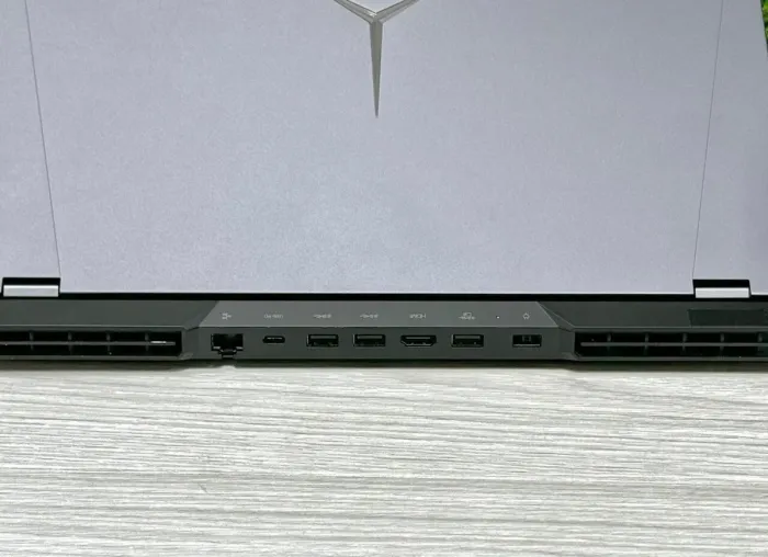 Ігровий ноутбук Lenovo Legion 5 Pro 16ACH6H / 16" (2560x1600) IPS / AMD Ryzen 7 5800H (8 (16) ядер по 3.2 - 4.4 GHz) / 16 GB DDR4 / 1000 GB SSD / nVidia GeForce RTX 3070, 8 GB GDDR6, 256-bit / WebCam / Win 11 Home б/в - зображення 7