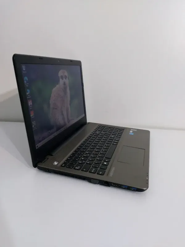 Ноутбук Medion Akoya E6416 / 15.6" (1366x768) TN / Intel Core i3-5010U (2 (4) ядра по 2.1 GHz) / 16 GB DDR3 / 256 GB SSD / Intel HD Graphics 5500 / WebCam / DVD-ROM б/в - зображення 4