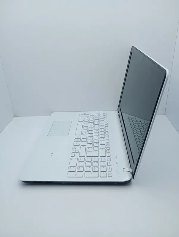 Ноутбук Sony SVF156 / 15.6" (1366x768) TN / Intel Pentium 2117U (2 ядра по 1.8 GHz) / 6 GB DDR3 / 500 GB HDD / Intel HD Graphics 2500 / WebCam б/в - зображення 6