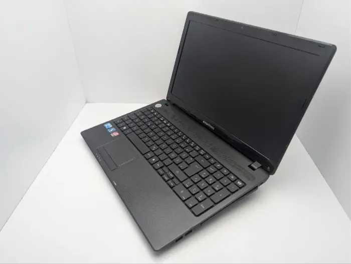 Ноутбук Acer eMachines E732 / 15.6" (1366x768) TN / Intel Core i3-370M (2 (4) ядра по 2.4 GHz) / 6 GB DDR3 / 500 GB HDD / AMD Radeon HD 5470, 512 MB GDDR5, 64-bit / WebCam / DVD-ROM б/в - зображення 7