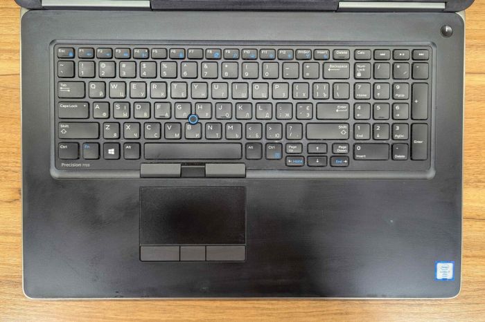 Мобільна робоча станція Б-клас Dell Precision 7720 / 17.3" (1920x1080) IPS / Intel Core i7-6820HQ (4 (8) ядра по 2.7 - 3.6 GHz) / 32 GB DDR4 / 1000 GB SSD / nVidia Quadro P3000, 6 GB GDDR5, 192-bit / WebCam / Windows 10 б/в - зображення 3