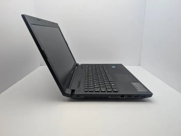Ноутбук Lenovo B590 / 15.6" (1366x768) TN / Intel Core i3-2348M (2 (4) ядра по 2.3 GHz) / 6 GB DDR3 / 240 GB SSD / Intel HD Graphics 3000 / WebCam / АКБ не тримає б/в - зображення 3