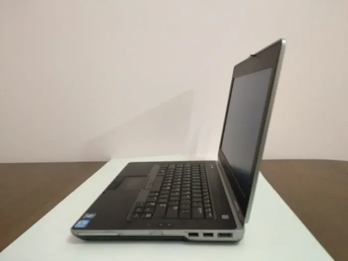 Ноутбук Dell Latitude E6430 / 14" (1366x768) TN / Intel Core i5-3210M (2 (4) ядра по 2.5 - 3.1 GHz) / 4 GB DDR3 / 120 GB SSD / Intel HD Graphics 4000 / HDMI б/в - зображення 4