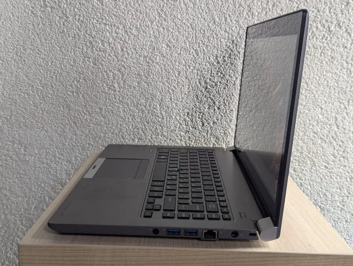 Ноутбук Б-клас Toshiba Tecra Z40T-C / 14" (1920x1080) TN / Intel Core i5-6300U (2 (4) ядра по 2.4 - 3.0 GHz) / 8 GB DDR3 / 128 GB SSD / Intel HD Graphics 520 / WebCam б/в - зображення 6