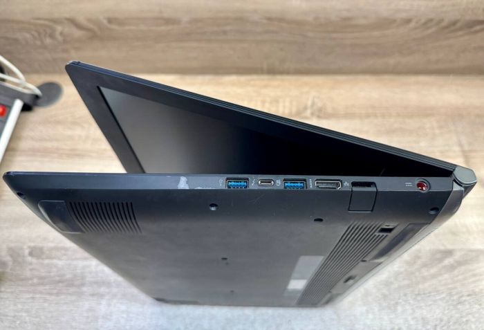 Ігровий ноутбук Acer Aspire V 17 Nitro Black Edition / 17,3" (1920x1080) IPS / Intel Core i7-7700HQ (4 (8) ядра по 2,8 - 3,8 ГГц) / 16 ГБ DDR4 / 240 ГБ SSD M.2 + 1000 ГБ SSD / nVidia GeForce GTX 1060, 6 ГБ GDDR5, 192-біт / Веб-камера / Windows 10 б/в - зображення 6