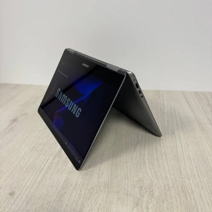 Ультрабук-трансформер Samsung NP940X5N x360 / 15" (1920x1080) IPS Touch / Intel Core i7-8550U (4 (8) ядра по 1.8 - 4.0 GHz) / 16 GB DDR3 / 256 GB SSD / AMD Radeon 540 Mobile, 2 GB GDDR5, 64-bit / WebCam б/в - зображення 10