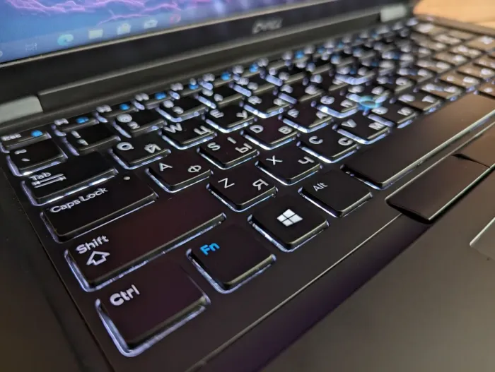 Ультрабук Dell Latitude 5490 / 14" (1366x768) TN / Intel Core i5-8250U (4 (8) ядра по 1.6 - 3.4 GHz) / 8 GB DDR4 / 480 GB SSD / Intel UHD Graphics 620 / WebCam / Windows 10 б/в - зображення 6