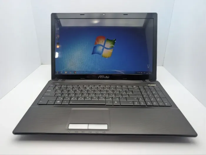 Ноутбук Asus K53 / 15.6" (1366x768) TN / AMD A6-3400M (4 ядра по 1.4 - 2.3 GHz) / 6 GB DDR3 / 640 GB HDD / AMD Radeon HD 6520G Graphics / WebCam / DVD-ROM б/в - изображение 2