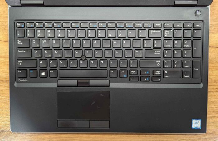 Мобільна робоча станція Dell Precision 7530 / 15,6" (1920x1080) IPS / Intel Core i7-8850H (6 (12) ядер по 2,6 - 4,3 ГГц) / 32 ГБ DDR4 / 500 ГБ SSD / AMD Radeon Pro WX 4150, 4 ГБ GDDR5, 128-біт / HDMI / Windows 10 б/в - зображення 3