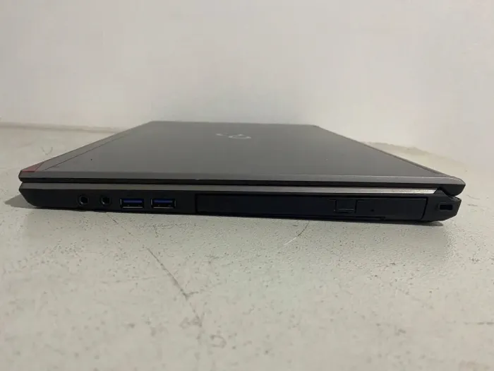 Ноутбук Fujitsu LifeBook E754 / 15.6" (1920x1080) IPS / Intel Core i5-4200M (2 (4) ядра по 2.5 - 3.1 GHz) / 8 GB DDR3 / 240 GB SSD / Intel HD Graphics 4600 / WebCam / DVD-ROM б/в - зображення 4