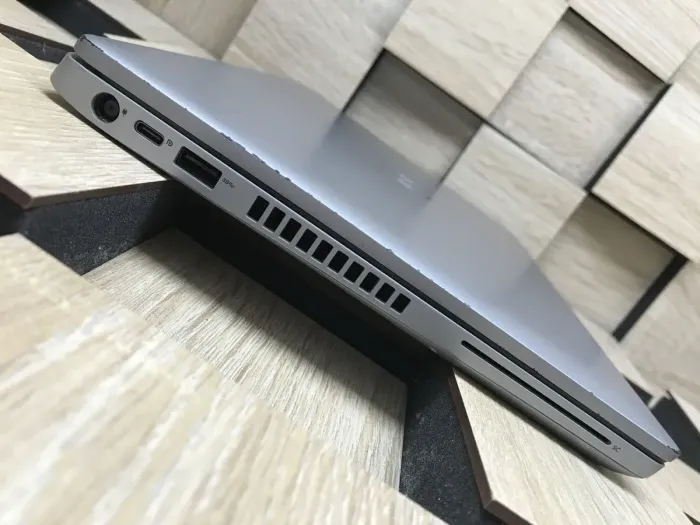 Ультрабук Б-клас Dell Latitude 5410 / 14" (1920x1080) IPS / Intel Core i5-10310U (4 (8) ядра по 1.7 - 4.4 GHz) / 8 GB DDR4 / 256 GB SSD M.2 / Intel UHD Graphics / WebCam / Windows 10 б/в - зображення 6