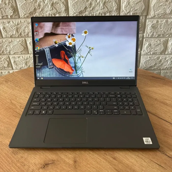 Ультрабук Б-клас Dell Latitude 3510 / 15.6" (1366x768) TN / Intel Core i3-10110U (2 (4) ядра по 2.1 - 4.1 GHz) / 8 GB DDR4 / 240 GB SSD / Intel UHD Graphics / WebCam б/в - зображення 2