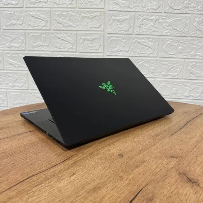 Ігровий ноутбук Б-клас Razer Blade 15 RZ09-0421 / 15.6" (2560x1440) IPS / Intel Core i7-12800H (14 (20) ядер по 2.4 - 4.8 GHz) / 16 GB DDR5 / 1000 GB SSD / nVidia GeForce RTX 3060, 6 GB GDDR6, 192-bit / WebCam б/в - зображення 6