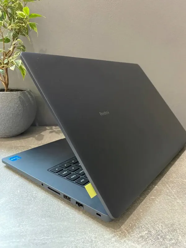 Ультрабук Xiaomi RedmiBook 15 / 15.6" (1920x1080) TN / Intel Core i3-1115G4 (2 (4) ядра по 1.7 - 4.1 GHz) / 8 GB DDR4 / 256 GB SSD M.2 / Intel UHD Graphics / WebCam / Win 10 б/в - зображення 3