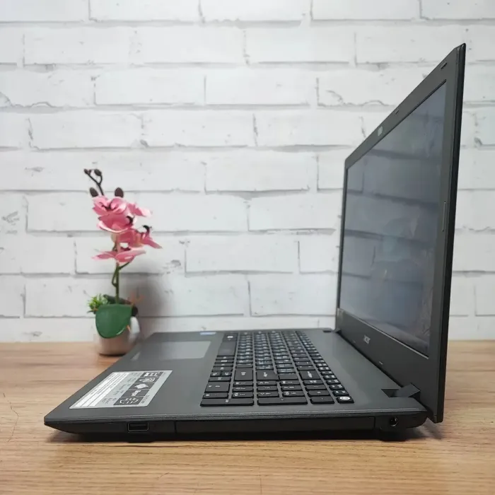 Ноутбук Б-клас Acer Aspire E5-573 / 15.6" (1920x1080) TN / Intel Core i3-5005U (2 (4) ядра по 2.0 GHz) / 8 GB DDR3 / 256 GB SSD / Intel HD Graphics 5500 / WebCam / DVD-ROM б/в - зображення 6