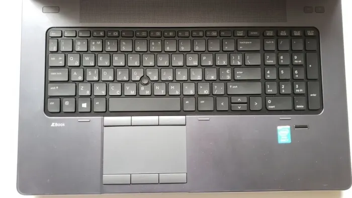 Мобільна робоча станція Б-клас HP ZBook 17 G1 / 17.3" (1920x1080) TN / Intel Core i7-4700MQ (4 (8) ядра по 2.4 - 3.4 GHz) / 16 GB DDR3 / 480 GB SSD + 500 GB HDD / nVidia Quadro K610M, 1 GB GDDR5, 64-bit / WebCam б/в - зображення 3