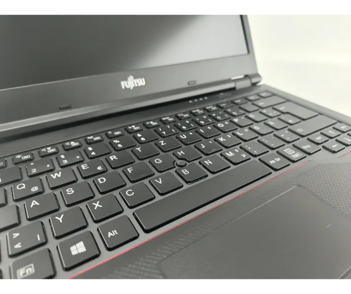 Ноутбук Fujitsu LifeBook E548 / 14" (1920x1080) IPS / Intel Core i5-7200U (2 (4) ядра по 2.5 - 3.1 GHz) / 8 GB DDR4 / 240 GB SSD / Intel HD Graphics 620 / WebCam б/в - зображення 3