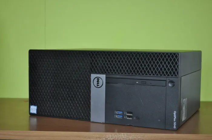 Комп'ютер Б-клас Dell OptiPlex 5040 Tower / Intel Core i3-6100 (2 (4) ядра по 3.7 GHz) / 8 GB DDR3 / 240 GB SSD / Intel HD Graphics 530 / DVD-ROM б/в - зображення 3
