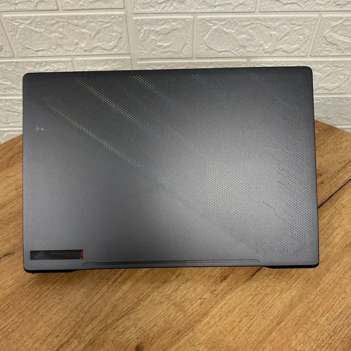 Ігровий ультрабук Б-клас Asus ROG Zephyrus G15 GA503QS / 15.6" (2560x1440) IPS / AMD Ryzen 9 5900HS (8 (16) ядер по 3.0 - 4.6 GHz) / 16 GB DDR4 / 1000 GB SSD / nVidia GeForce RTX 3080, 8 GB GDDR6, 256-bit б/в - зображення 3